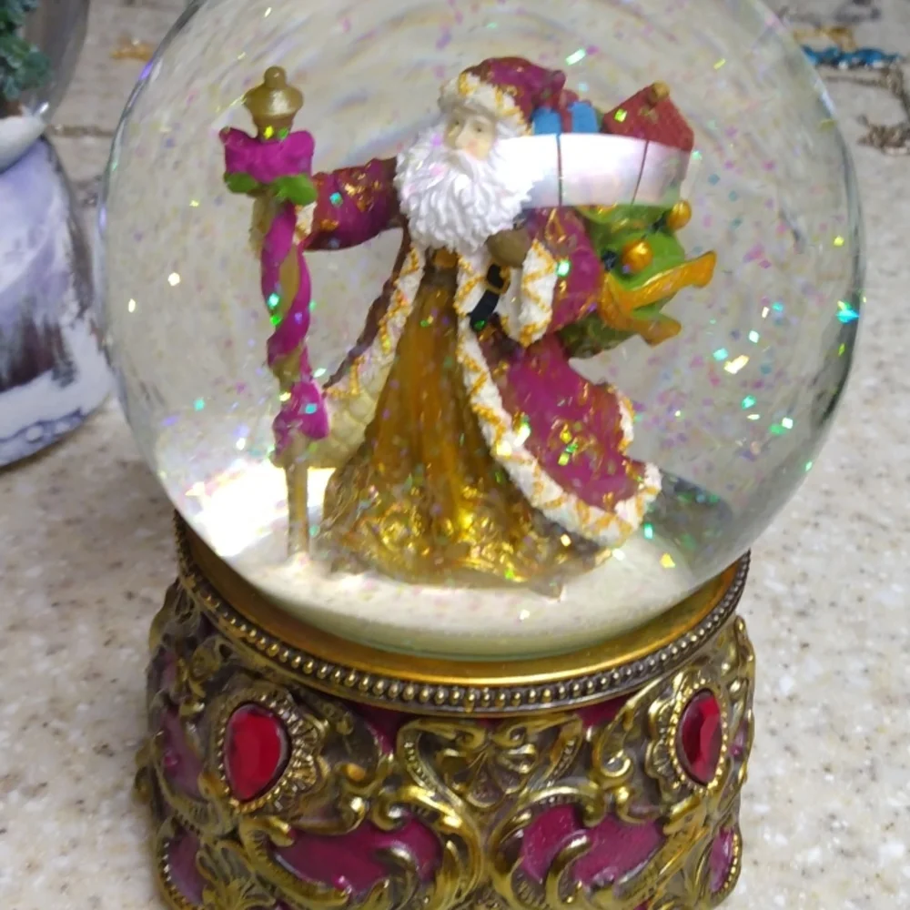 Musical Santa Snow Globe Plays Santa Claus is Coming to Town
